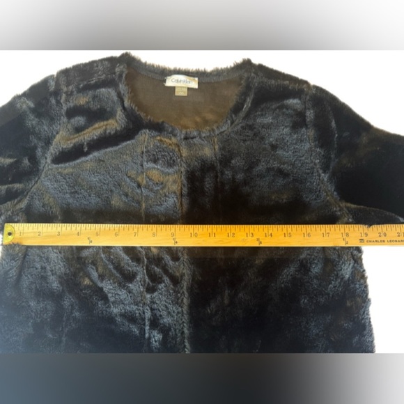 Calvin Klein Faux Fur Cape Women’s Size Large Super Soft Single Hook Closure - Picture 3 of 9
